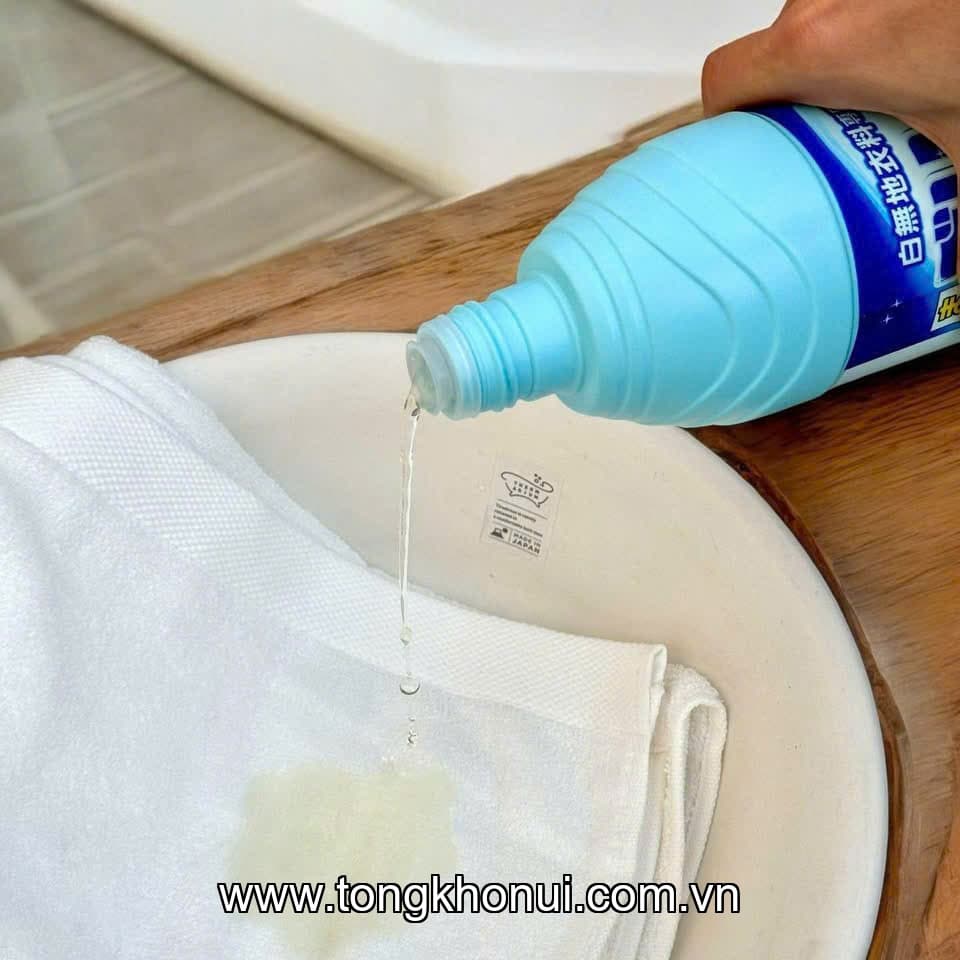 💥 Cứu tinh áo trắng! Nước Tẩy Trắng Rocket 600ml Nhật Bản – Sạch Tinh Tươm, Sáng Như Mới!